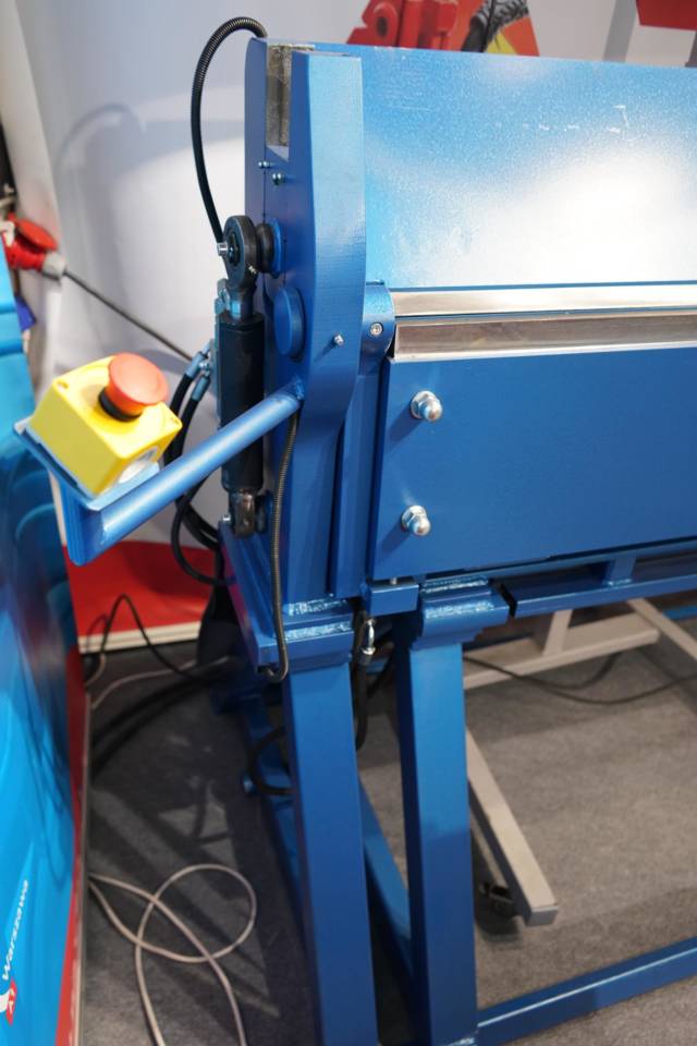 Halbnummerische Schwenkbiegemaschine 3 m 64/1,2/150 Abkantbank Kantbank